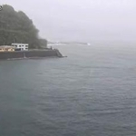 　レベル５土砂災害特別警報が出た大雨で「緊急安全確保」が発表された、東京都大島町の波浮港のライブカメラ画像＝７日午後（東京都港湾局提供）