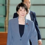 　首相官邸に入る高市首相＝７日午前