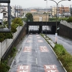 　予防的に通行規制が行われた、国道１６号のアンダーパス＝７日午前、千葉市中央区