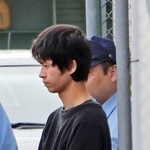　送検されるファム・カオ・リエン・コン容疑者＝８月１４日、埼玉県警狭山署