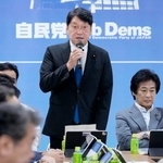 　自民党の税制調査会と社会保障制度調査会の合同会議であいさつする小野寺税調会長＝８日午後、東京・永田町の党本部