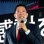 　札幌市長選への立候補を正式表明する荒井優元衆院議員＝８日午後、札幌市