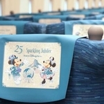 　東京ディズニーシー開園２５周年を記念した東海道新幹線の座席のヘッドレストカバー