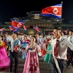 　北朝鮮建国７８年を祝う記念行事に参加する市民ら＝８日、平壌（共同）