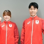 　愛知・名古屋アジア大会の陸上ハーフマラソン競歩男子代表の吉川絢斗（右）と女子の柳井綾音＝９日、川崎市