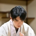 　将棋の第６７期王位戦７番勝負第６局で伊藤匠二冠に勝利し、対局を振り返る藤井聡太王位＝９日午後、神奈川県秦野市