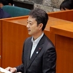 　千葉県議会で、豪雨を検証する有識者会議の設置方針を表明する熊谷俊人知事＝１０日午前