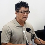 　控訴審判決後、記者会見する松山大の大西崇仁准教授＝１０日午後、高松市