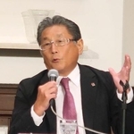 　記者会見する日本フードサービス協会の椋本充士会長＝１０日午後、東京都千代田区