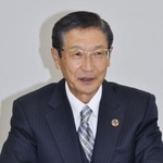 　記者会見する日産自動車取締役会議長の小路明善氏＝１０日午後、横浜市