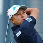 　第１日、２番でティーショットを放つ大堀裕次郎。５アンダーで首位＝ジャック・ニクラウスＧＣ（共同）