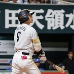 　４回ソフトバンク１死、柳田が右越えに２打席連続の本塁打を放つ＝みずほペイペイドーム