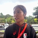 　愛知・名古屋アジア大会の初戦を前に、取材に応じる「なでしこジャパン」主将の成宮＝静岡県磐田市