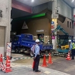 　一部浸水した京都市伏見区の「伏見大手筋商店街」＝１３日午後