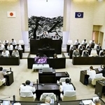 　電子投票の導入費用を盛り込んだ補正予算案を可決した栃木県那須町議会＝１４日午前