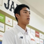 　野球のＵ-１８アジア選手権から帰国し、取材に応じる高校日本代表の織田翔希＝１４日、羽田空港
