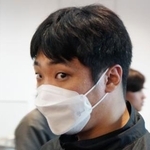 　韓国から移送されたノ・ヒョンドン容疑者＝１５日午後、羽田空港