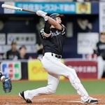 　５回ソフトバンク１死一、二塁、柳田が右越えに３ランを放つ＝京セラドーム