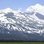 　北海道の十勝岳＝５月