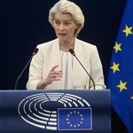 　欧州議会本会議で演説するＥＵのフォンデアライエン欧州委員長＝１６日、ストラスブール（ＡＰ＝共同）