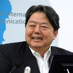 　総務相の退任記者会見で質問に答える林芳正氏＝１７日午後、総務省