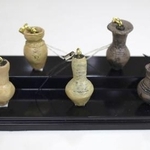 　「ガチャガチャ」で販売されている弥生土器のミニチュア