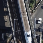 　地震の影響で熊本県八代市内に停車した九州新幹線＝７月３０日