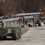 　ドイツ南部で訓練する米軍兵士ら＝３月（ゲッティ＝共同）