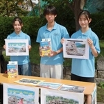 　イベントに参加し、現地への義援金を募った兵庫県立芦屋国際中等教育学校の生徒たち＝１９日午後、兵庫県尼崎市