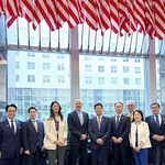 　米国務省当局者と面会した北朝鮮による拉致被害者家族ら（国務省東アジア・太平洋局のＸから、共同）