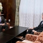 　会談に臨む自民党の磯崎参院国対委員長（右）と立憲民主党の斎藤国対委員長＝２５日午前、国会
