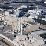 　中部電力浜岡原発。中央は３号機（奥）と４号機＝１月、静岡県御前崎市