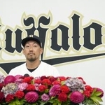 　記者会見に臨む、今季限りで現役を引退するオリックスの平野佳寿投手＝２５日、京セラドーム大阪