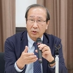 　記者会見する京都大の北川進副学長＝２５日午後、京都市