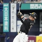 　３回ソフトバンク２死一、三塁、近藤が中前に適時打を放つ＝京セラドーム