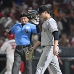 　２回、広島に先制を許した巨人・井上＝マツダ