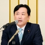 　自民党福岡県連の会長に選出され記者会見する古賀篤衆院議員＝２７日午前、福岡市