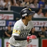 　７回ソフトバンク２死一、二塁、左越えに３ランを放った今宮＝みずほペイペイドーム