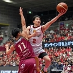 　川崎戦でシュートを放つ名古屋Ｄの斎藤（２）＝東急ドレッセとどろきアリーナ