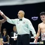 　リカルド・マラジカ（左）に判定負けした坪井智也＝トヨタアリーナ東京