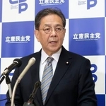 　記者会見する立憲民主党の水岡代表＝２８日午前、国会