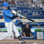 　８回日本ハム無死、代打郡司が左越えに満塁本塁打を放つ＝ＺＯＺＯマリン