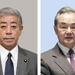 　岩屋毅前外相、中国の王毅外相