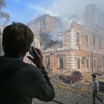 　ロシア軍の無人機攻撃で破壊された国立科学アカデミーの建物＝２８日、キーウ（ゲッティ＝共同）