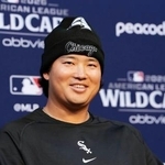 　ワイルドカードシリーズを前に、記者会見するホワイトソックス・村上＝２８日、ヒューストン（共同）