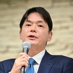 　横浜市長選への立候補で記者会見する山中竹春前市長＝２９日午前、横浜市
