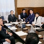 　衆院議運委理事会。中央奥は木原官房長官＝２９日午前、国会