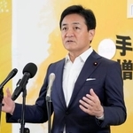 　記者会見する国民民主党の玉木代表＝２９日午前、国会