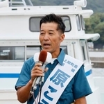 　山口県上関町長選が告示され、第一声を上げる原康司氏＝２９日午前、上関町