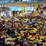 　香港・アドミラリティで開かれた「雨傘運動」の参加者＝２０１４年１０月（共同）